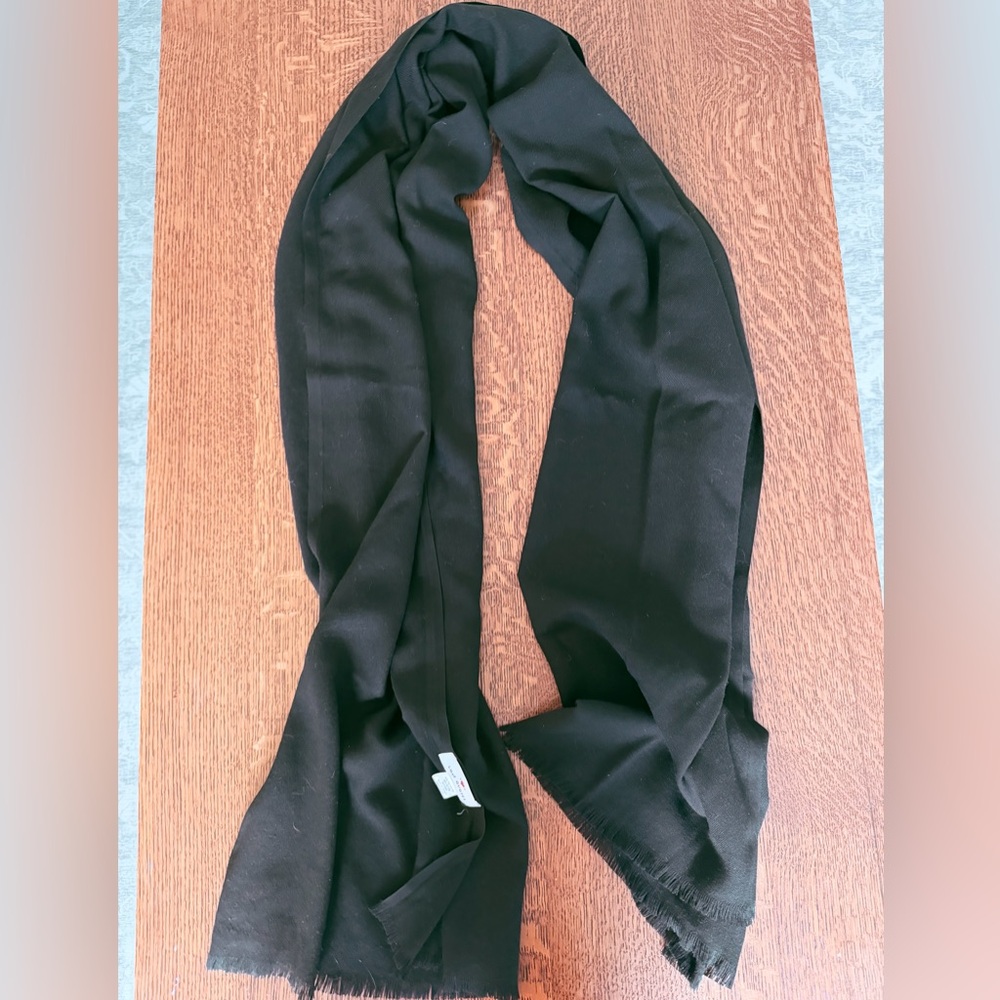 Love Quotes Linen Black Scarf